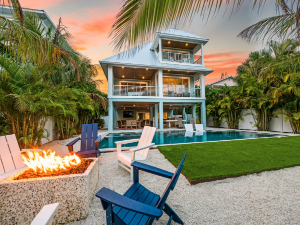 Exquisite 4 Bedroom Vacation Rental with Great Amenities